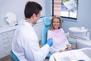 Implanty w leczeniu ortodontycznym – na co trzeba uważać